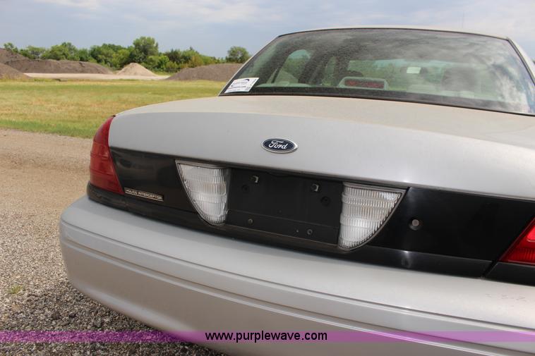 image for item F7868 2006 Ford Crown Victoria Police Interceptor
