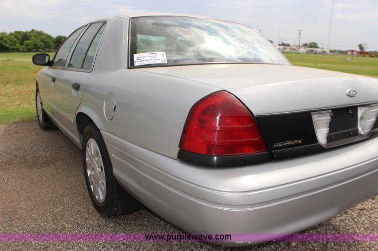 image for item F7868 2006 Ford Crown Victoria Police Interceptor