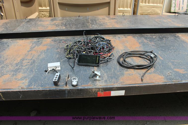 image for item F7910 Maranda M-170 utility topper