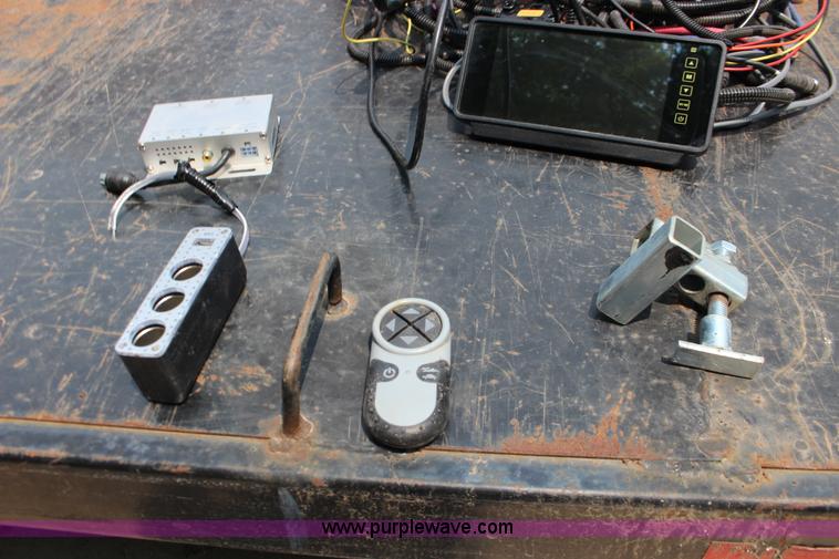 image for item F7910 Maranda M-170 utility topper