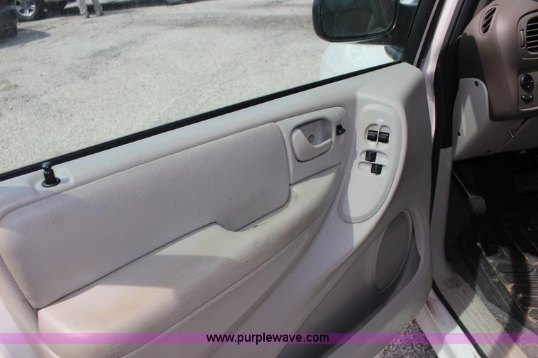 image for item F7913 2006 Dodge Grand Caravan SE