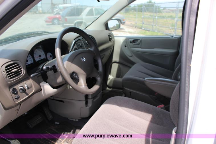 image for item F7913 2006 Dodge Grand Caravan SE