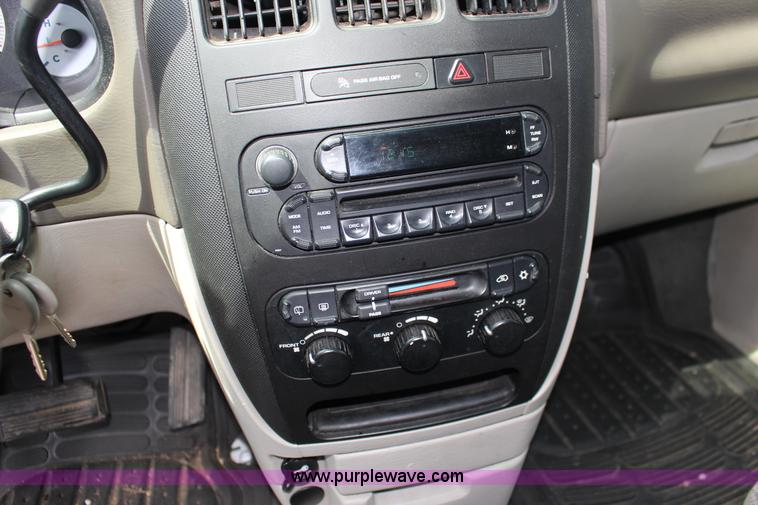 image for item F7913 2006 Dodge Grand Caravan SE