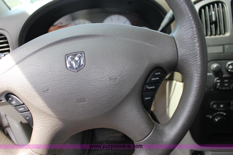 image for item F7913 2006 Dodge Grand Caravan SE