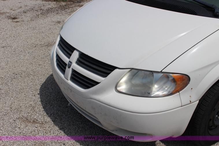 image for item F7913 2006 Dodge Grand Caravan SE
