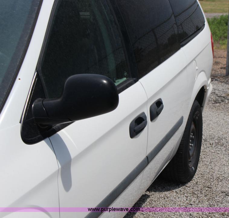 image for item F7913 2006 Dodge Grand Caravan SE