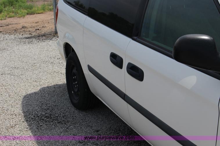image for item F7913 2006 Dodge Grand Caravan SE