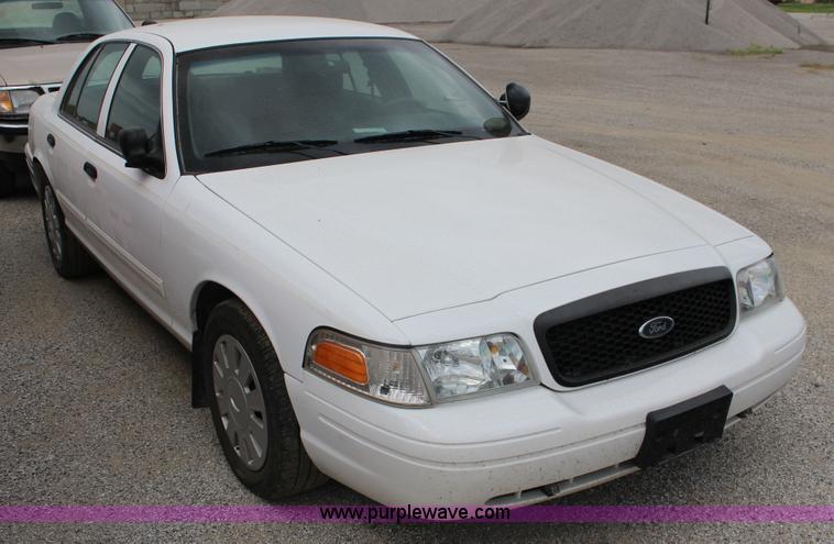 image for item F7932 2010 Ford Crown Victoria Police Interceptor