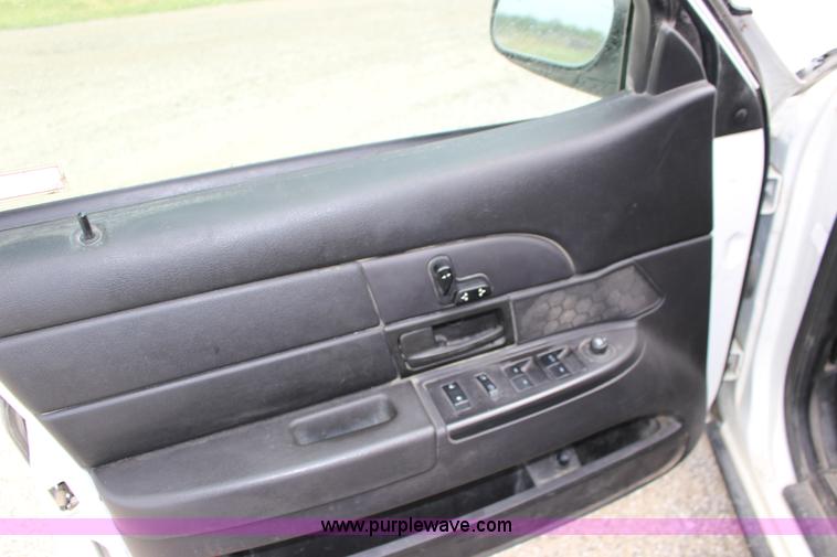 image for item F7932 2010 Ford Crown Victoria Police Interceptor