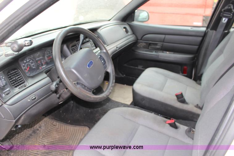 image for item F7932 2010 Ford Crown Victoria Police Interceptor