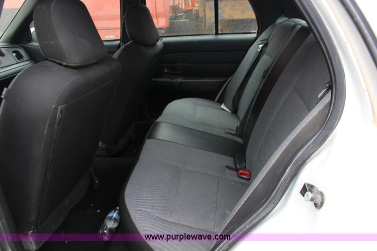 image for item F7932 2010 Ford Crown Victoria Police Interceptor