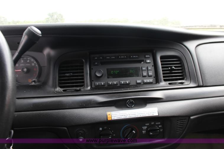 image for item F7932 2010 Ford Crown Victoria Police Interceptor