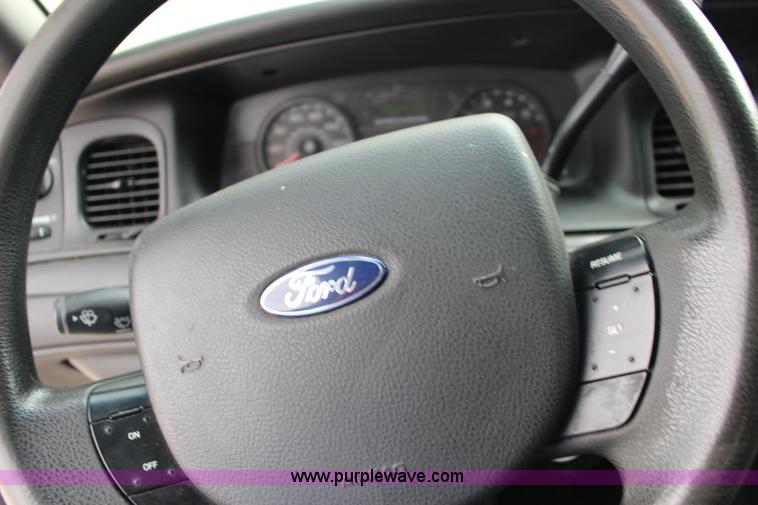 image for item F7932 2010 Ford Crown Victoria Police Interceptor