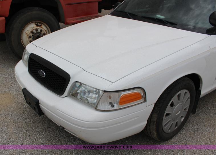 image for item F7932 2010 Ford Crown Victoria Police Interceptor