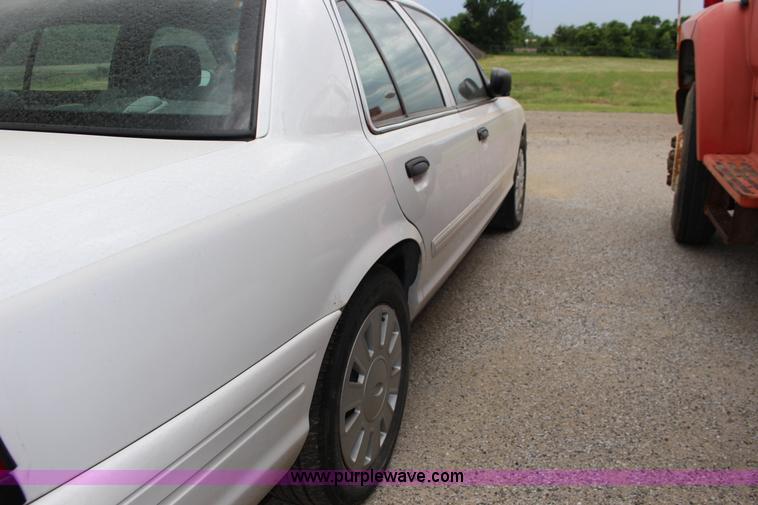 image for item F7932 2010 Ford Crown Victoria Police Interceptor