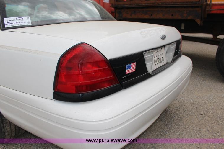 image for item F7932 2010 Ford Crown Victoria Police Interceptor
