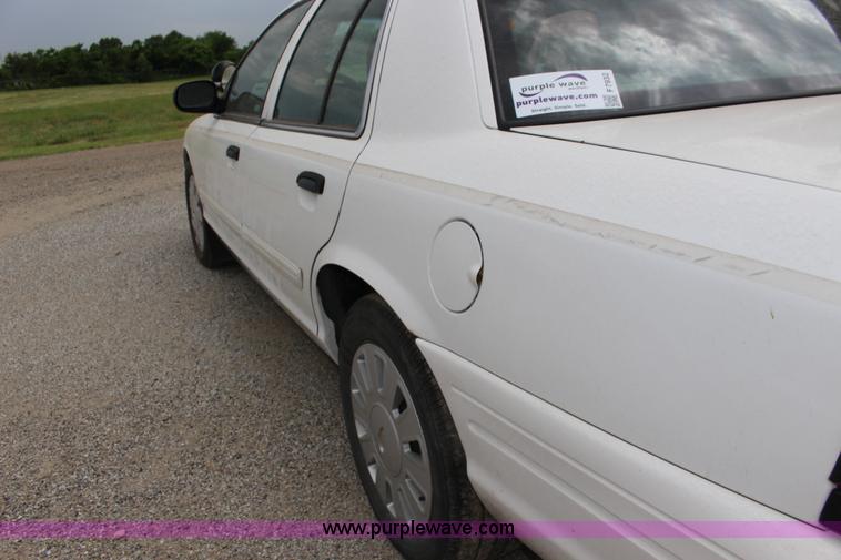 image for item F7932 2010 Ford Crown Victoria Police Interceptor