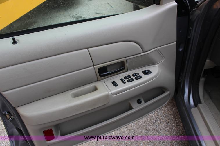 image for item F7934 2006 Ford Crown Victoria Police Interceptor