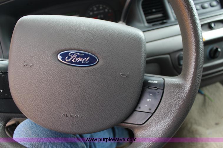 image for item F7934 2006 Ford Crown Victoria Police Interceptor