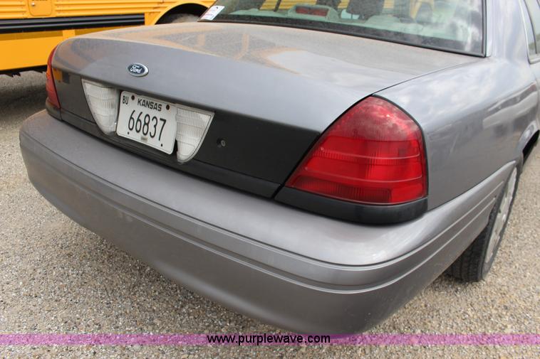 image for item F7934 2006 Ford Crown Victoria Police Interceptor