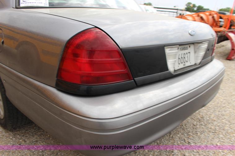 image for item F7934 2006 Ford Crown Victoria Police Interceptor