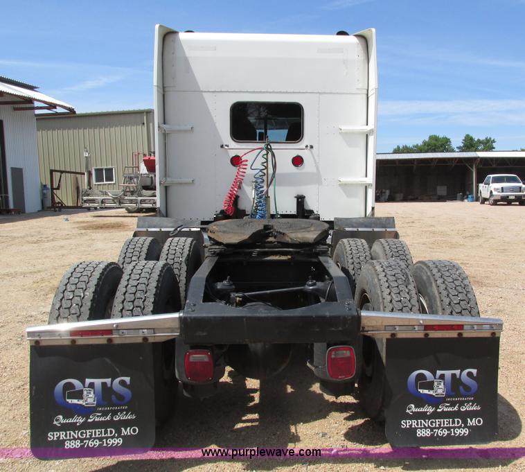 image for item H4566 2006 Peterbilt 379 semi truck