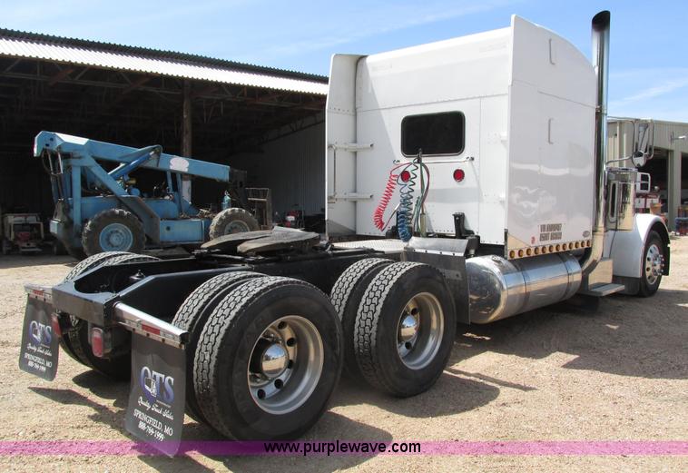image for item H4566 2006 Peterbilt 379 semi truck