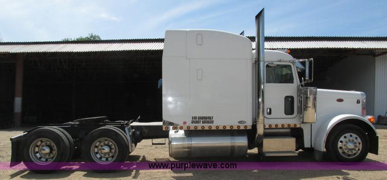 image for item H4566 2006 Peterbilt 379 semi truck