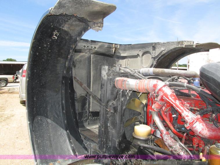 image for item H4566 2006 Peterbilt 379 semi truck