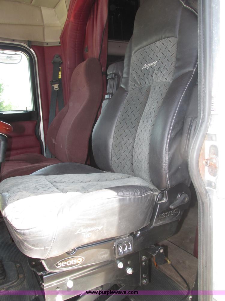 image for item H4566 2006 Peterbilt 379 semi truck