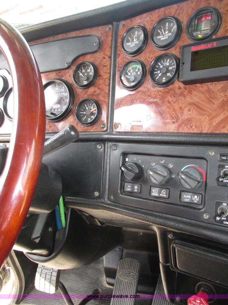 image for item H4566 2006 Peterbilt 379 semi truck