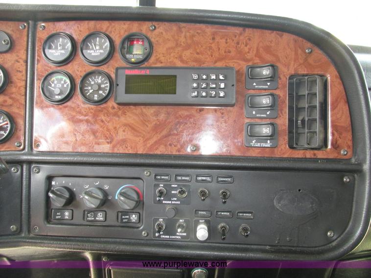 image for item H4566 2006 Peterbilt 379 semi truck