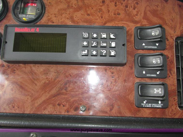 image for item H4566 2006 Peterbilt 379 semi truck