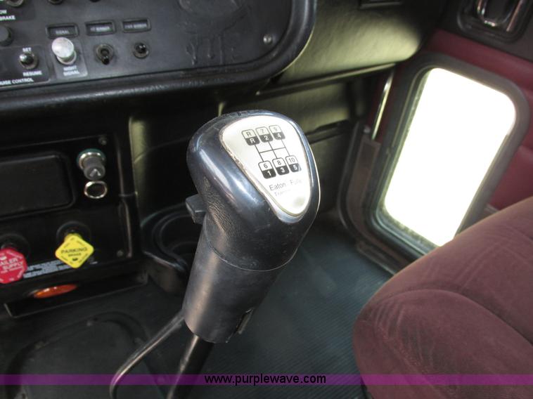 image for item H4566 2006 Peterbilt 379 semi truck