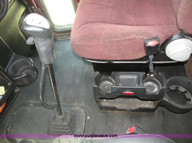 image for item H4566 2006 Peterbilt 379 semi truck