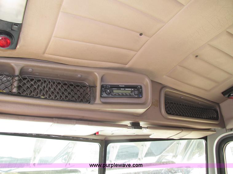 image for item H4566 2006 Peterbilt 379 semi truck