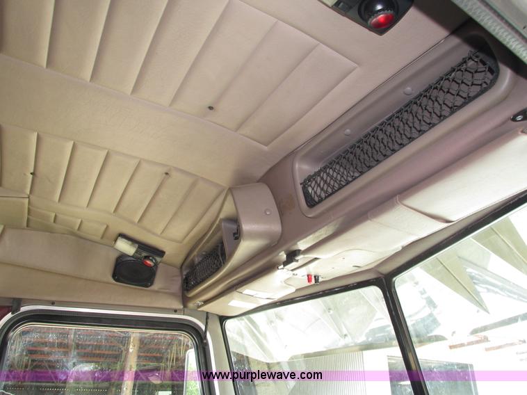 image for item H4566 2006 Peterbilt 379 semi truck