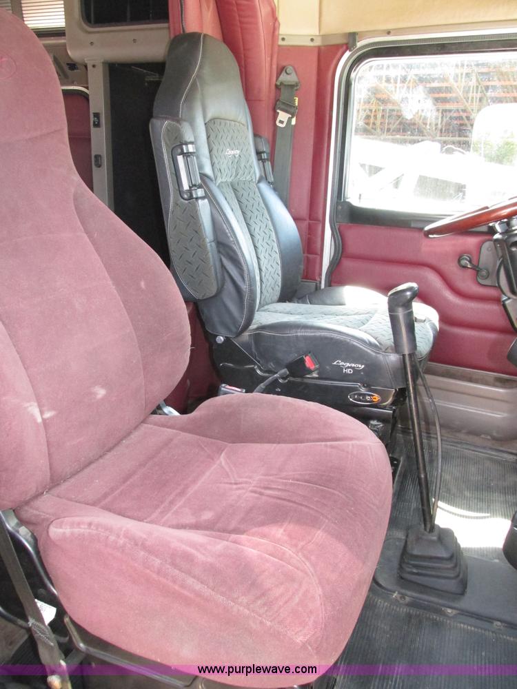 image for item H4566 2006 Peterbilt 379 semi truck