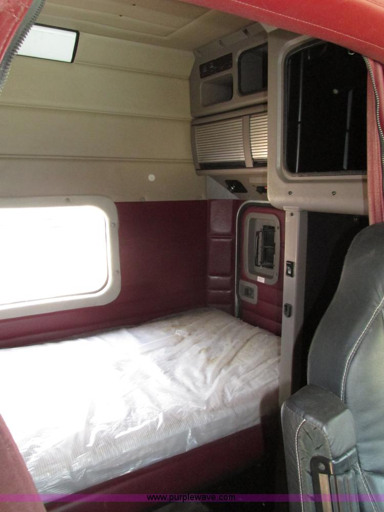 image for item H4566 2006 Peterbilt 379 semi truck