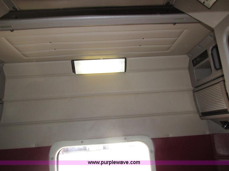 image for item H4566 2006 Peterbilt 379 semi truck