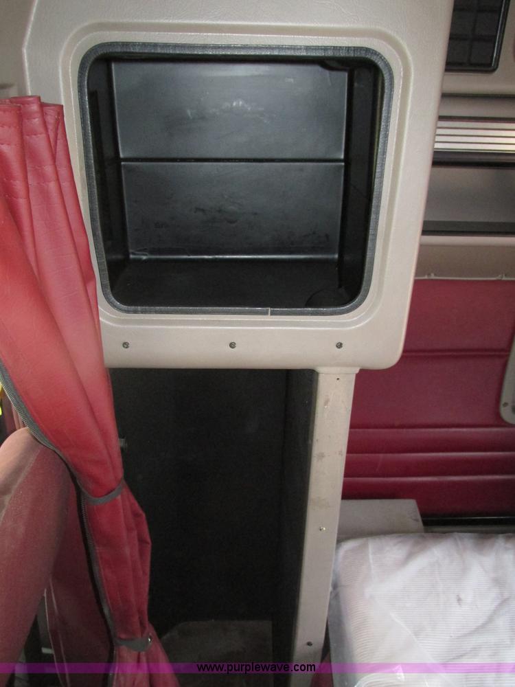 image for item H4566 2006 Peterbilt 379 semi truck