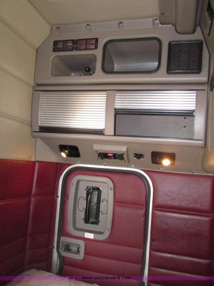 image for item H4566 2006 Peterbilt 379 semi truck