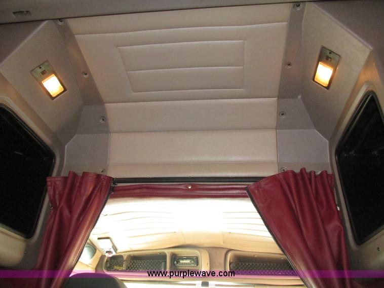 image for item H4566 2006 Peterbilt 379 semi truck