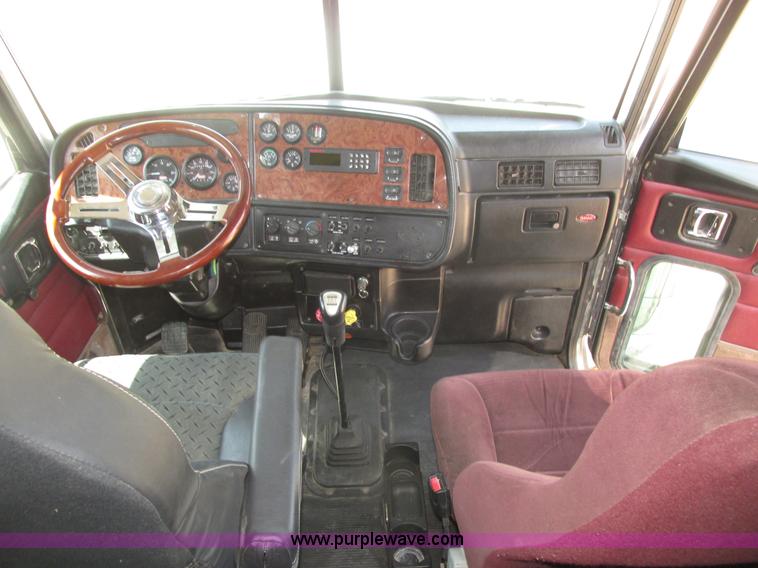 image for item H4566 2006 Peterbilt 379 semi truck