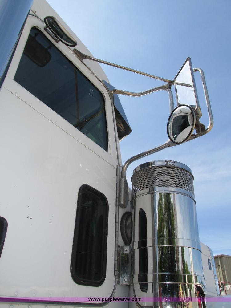 image for item H4566 2006 Peterbilt 379 semi truck
