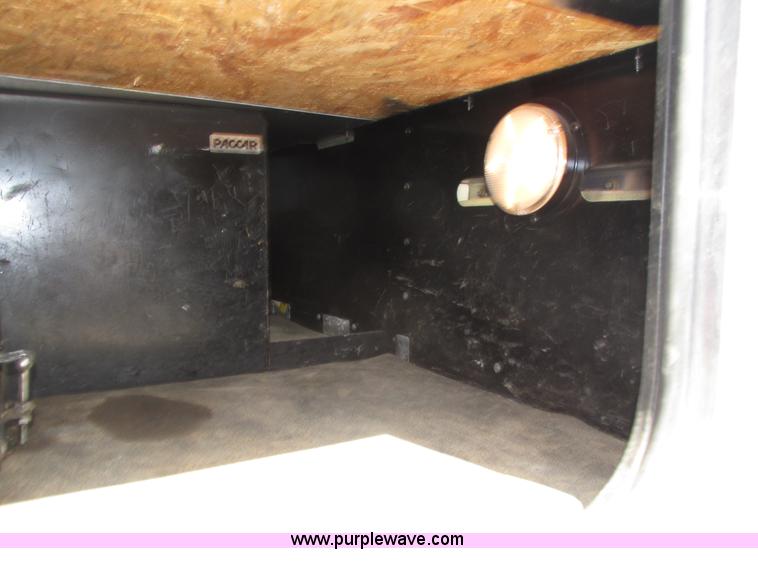 image for item H4566 2006 Peterbilt 379 semi truck