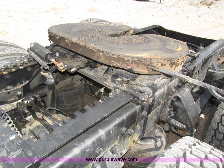 image for item H4566 2006 Peterbilt 379 semi truck