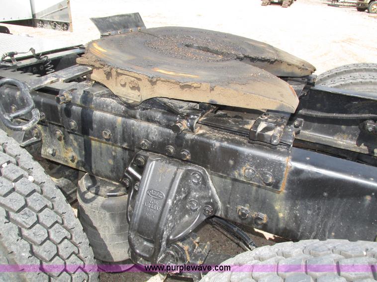 image for item H4566 2006 Peterbilt 379 semi truck