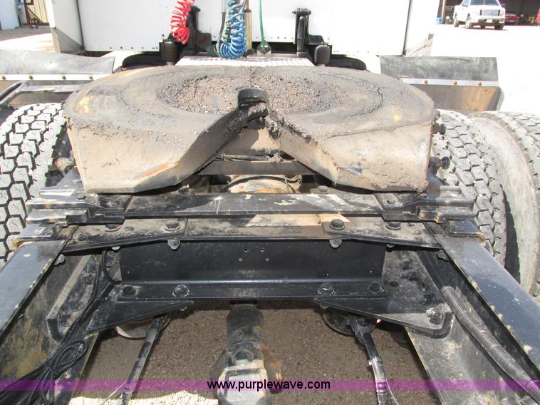 image for item H4566 2006 Peterbilt 379 semi truck