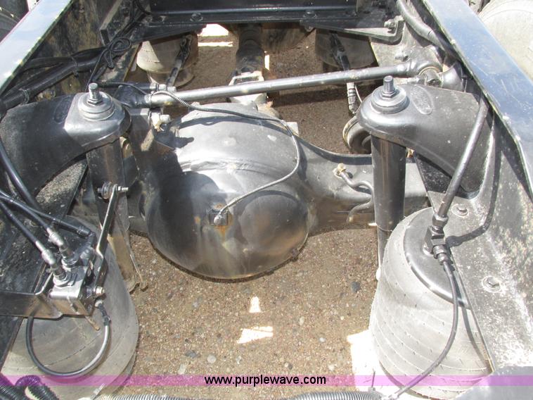 image for item H4566 2006 Peterbilt 379 semi truck